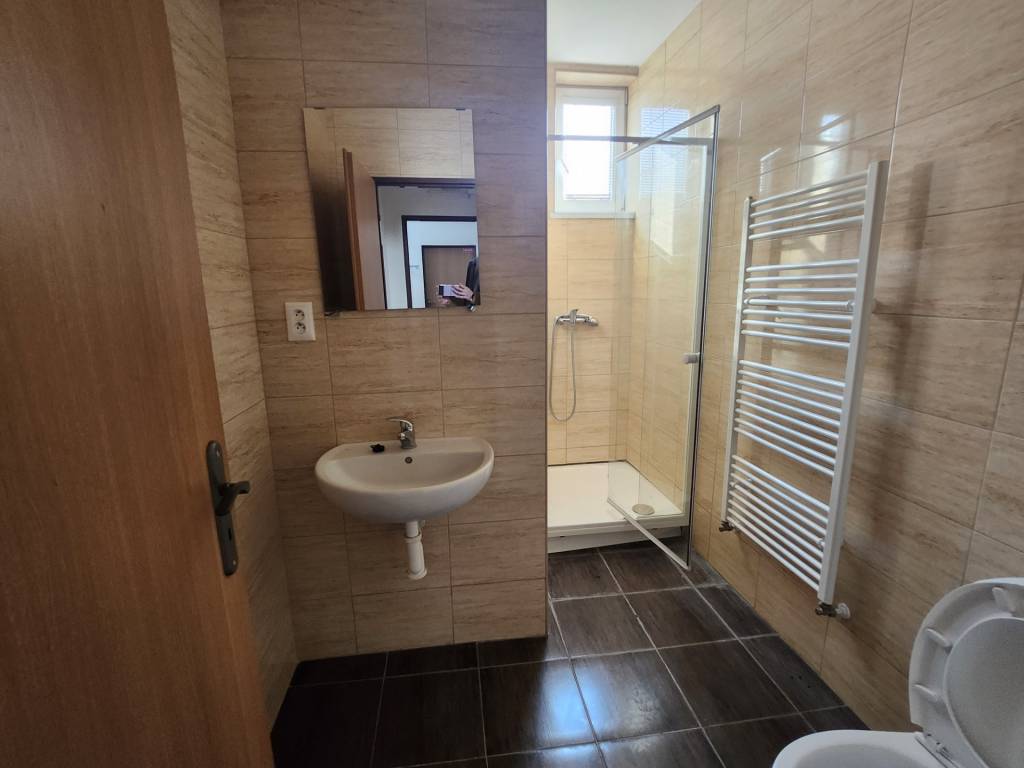 BUDOVA UBYTOVNE - 11