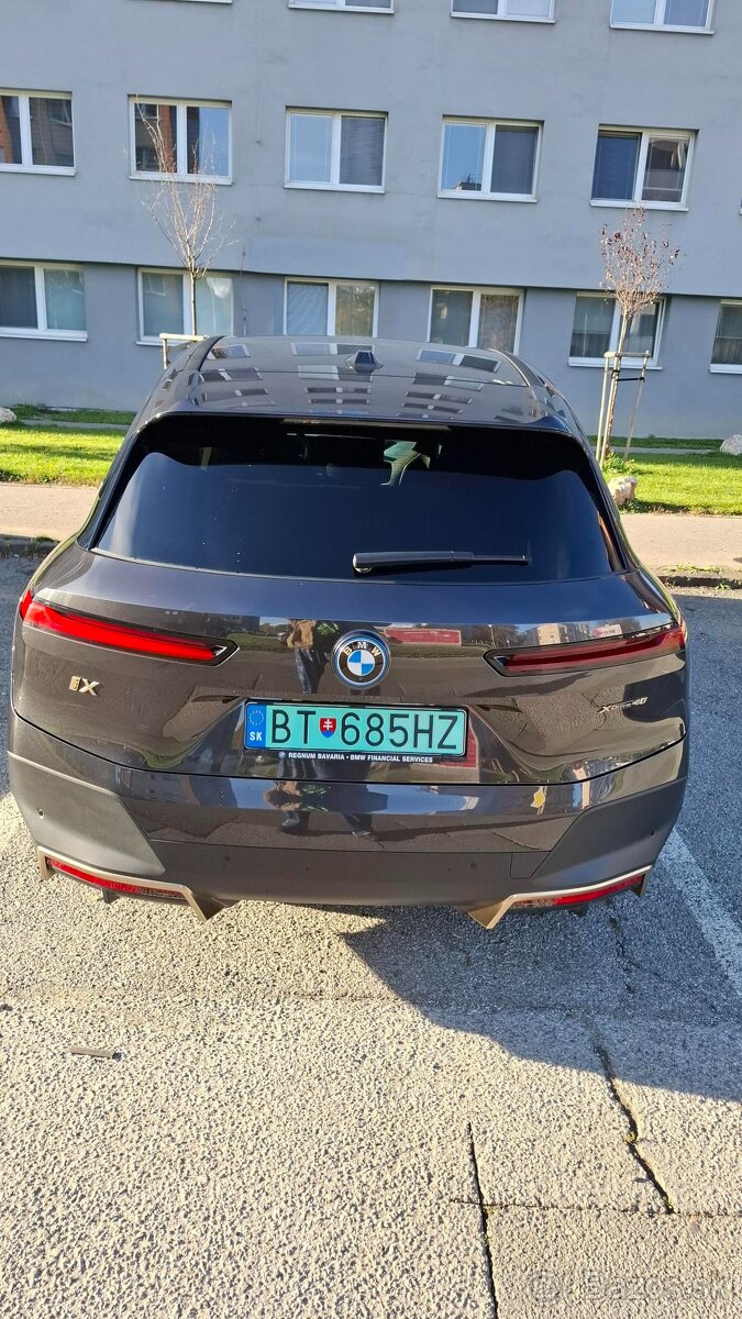 Odstúpim leasing na BMW iX xDrive40 - 11