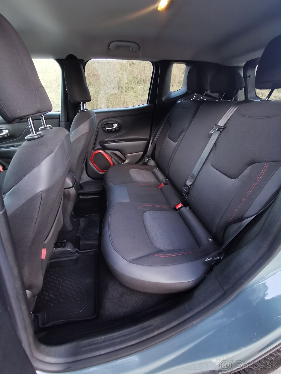 JEEP RENEGADE TRAILHAWK - 11