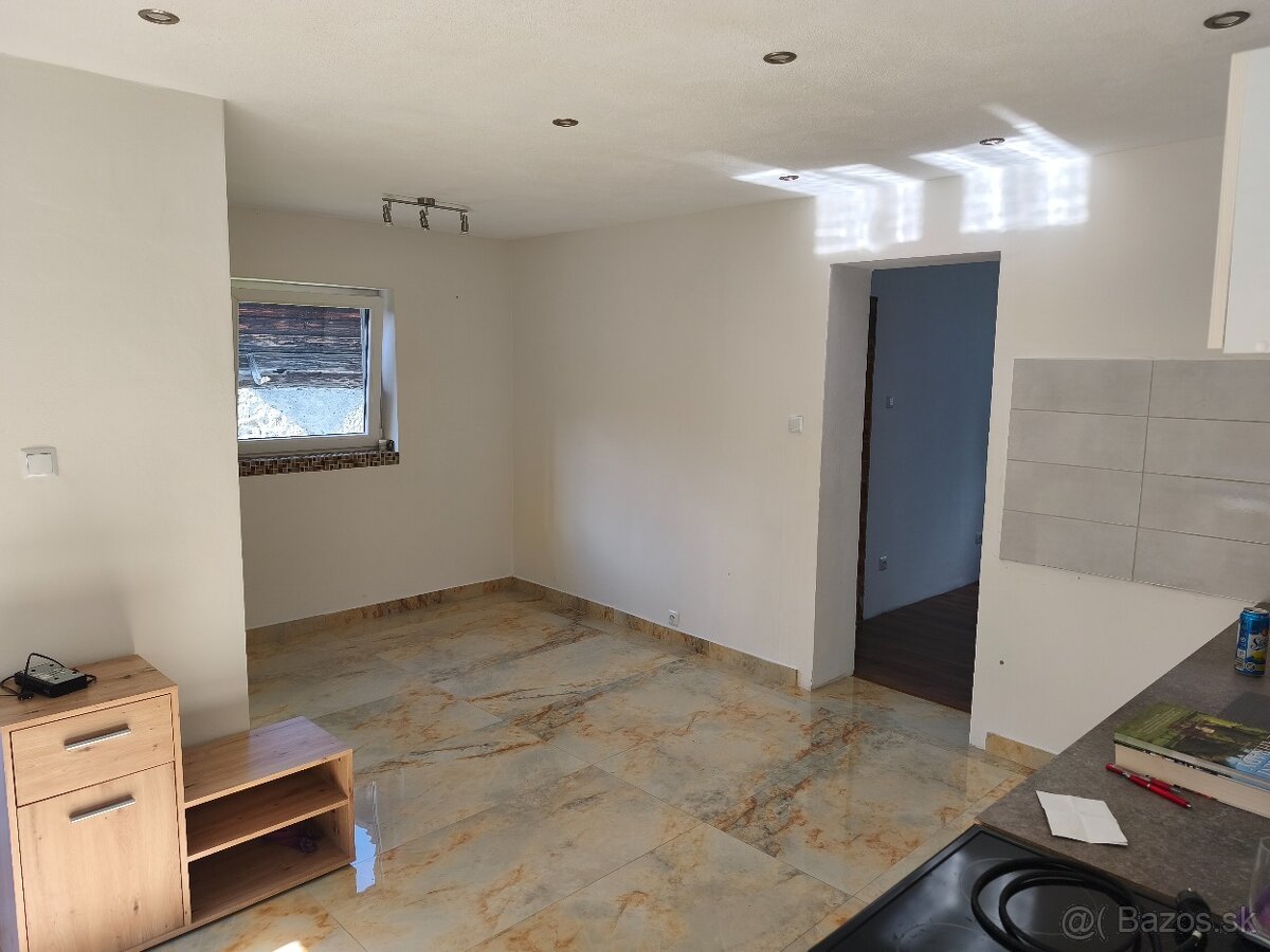 2. Izbový rodinný dom SKLENÉ 558m² - 11