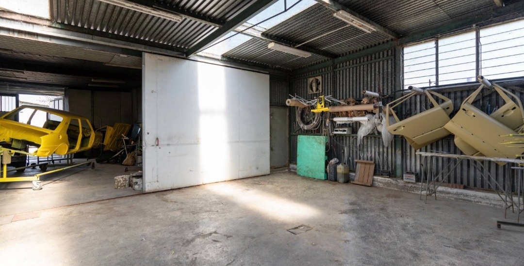 Dom s veľkým pozemkom + veľké priestory - 11