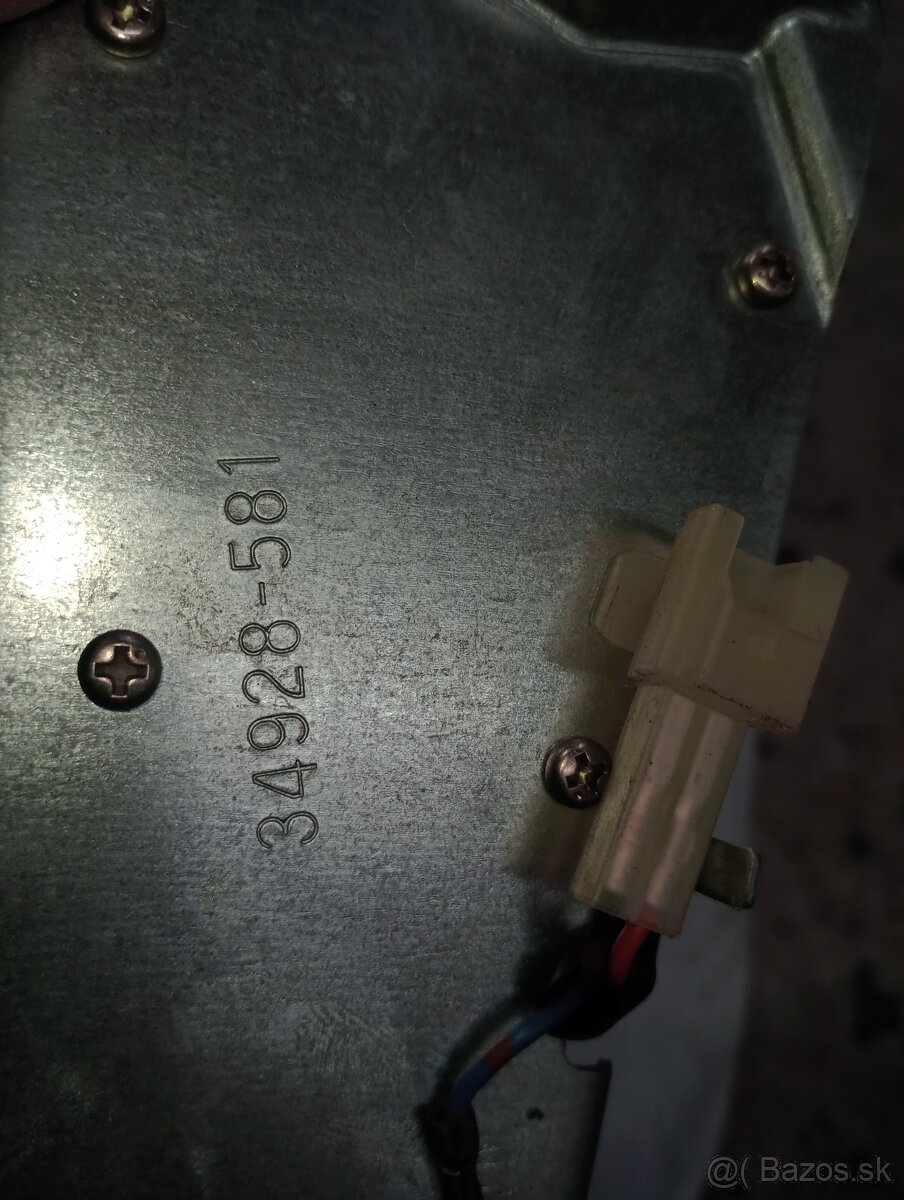 Mazda 323f z roku 2001-náhradné diely - 11