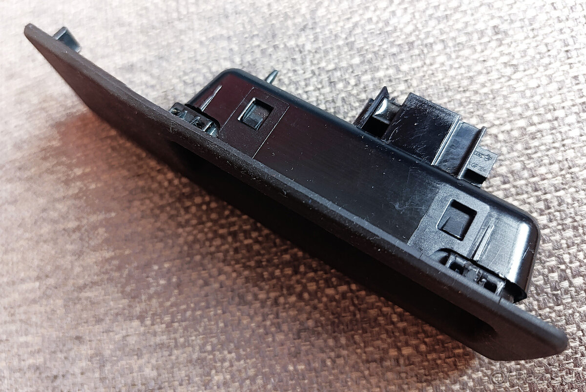 tlačítko otvárania kufra na BMW - 11