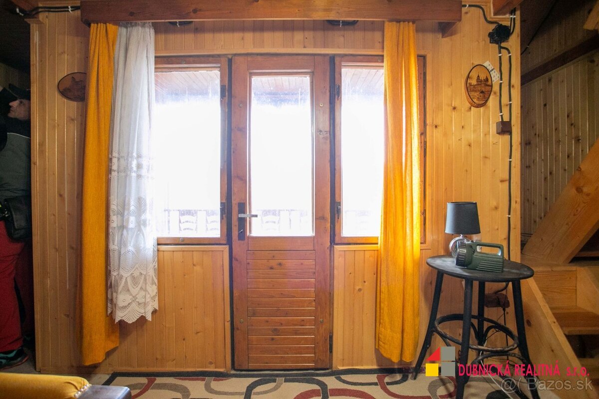 Na predaj záhradná chatka v retro štýle s upravenou záhradou - 11