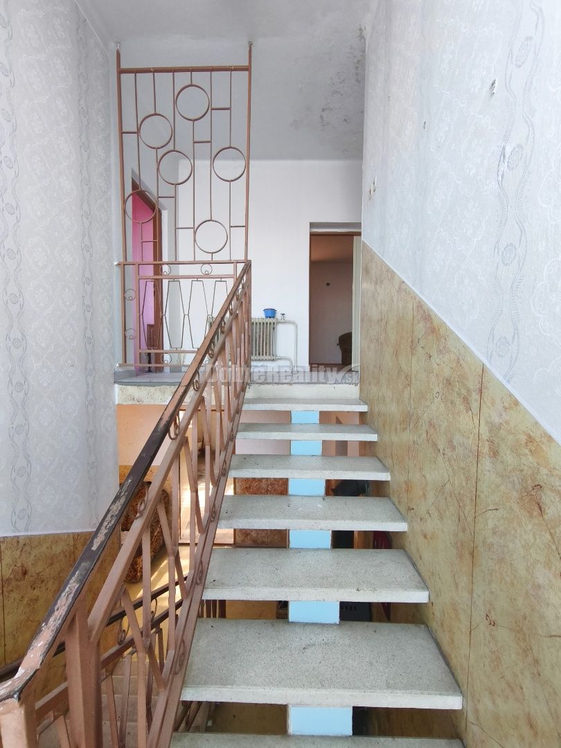 Priestranný ,slnečný rodinný dom v pôvodnom stave , vhodný n - 11