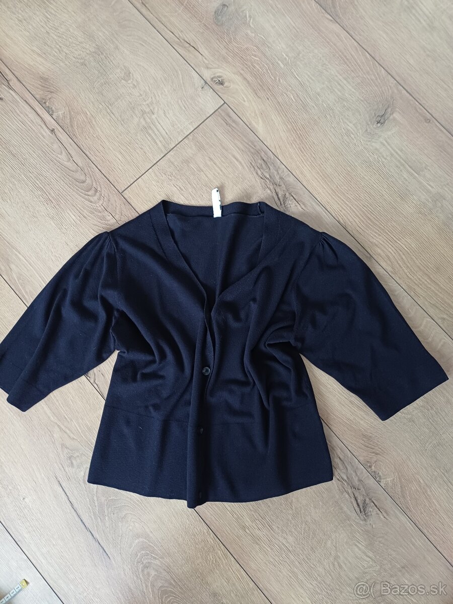 Dámsky tmavý kratší sveter - 11