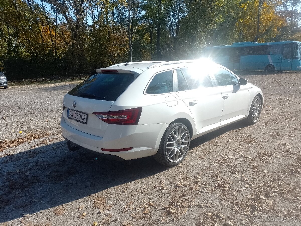 Predám 4x4 Škoda Superb 3 combi ročník 2016 DSG - 11