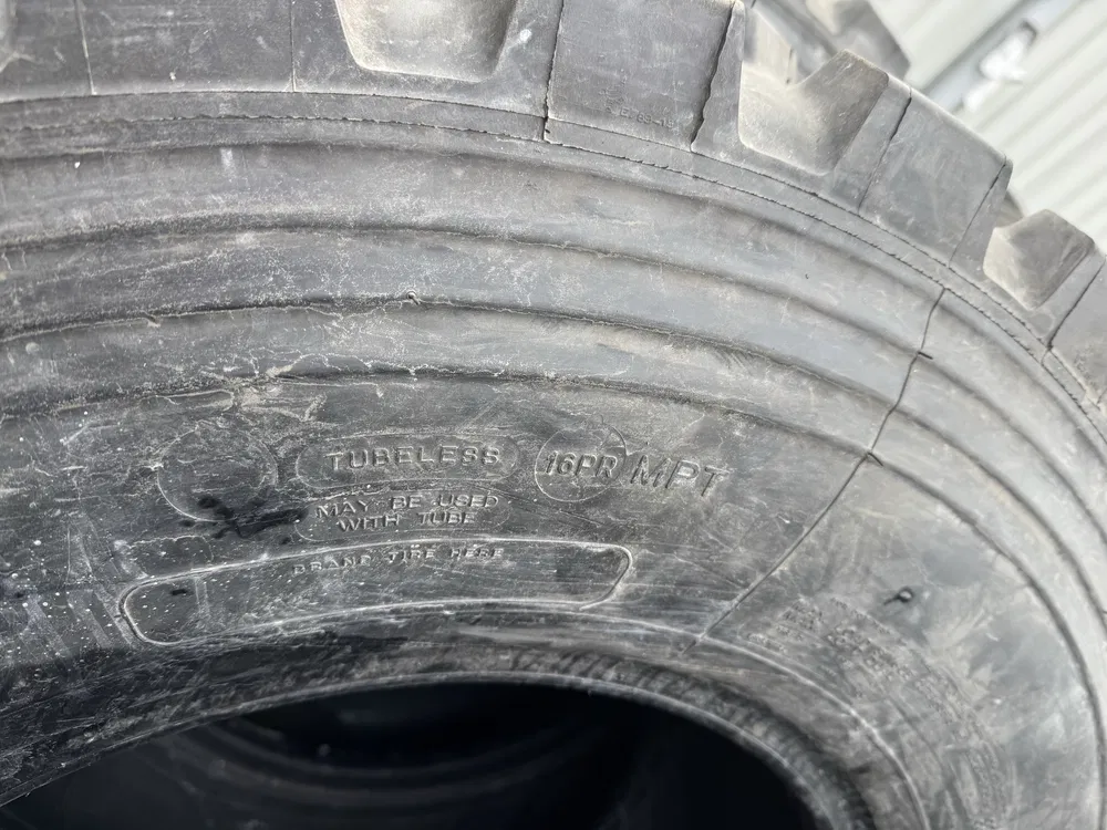 Gumy continental 335/80 R 20 - 11