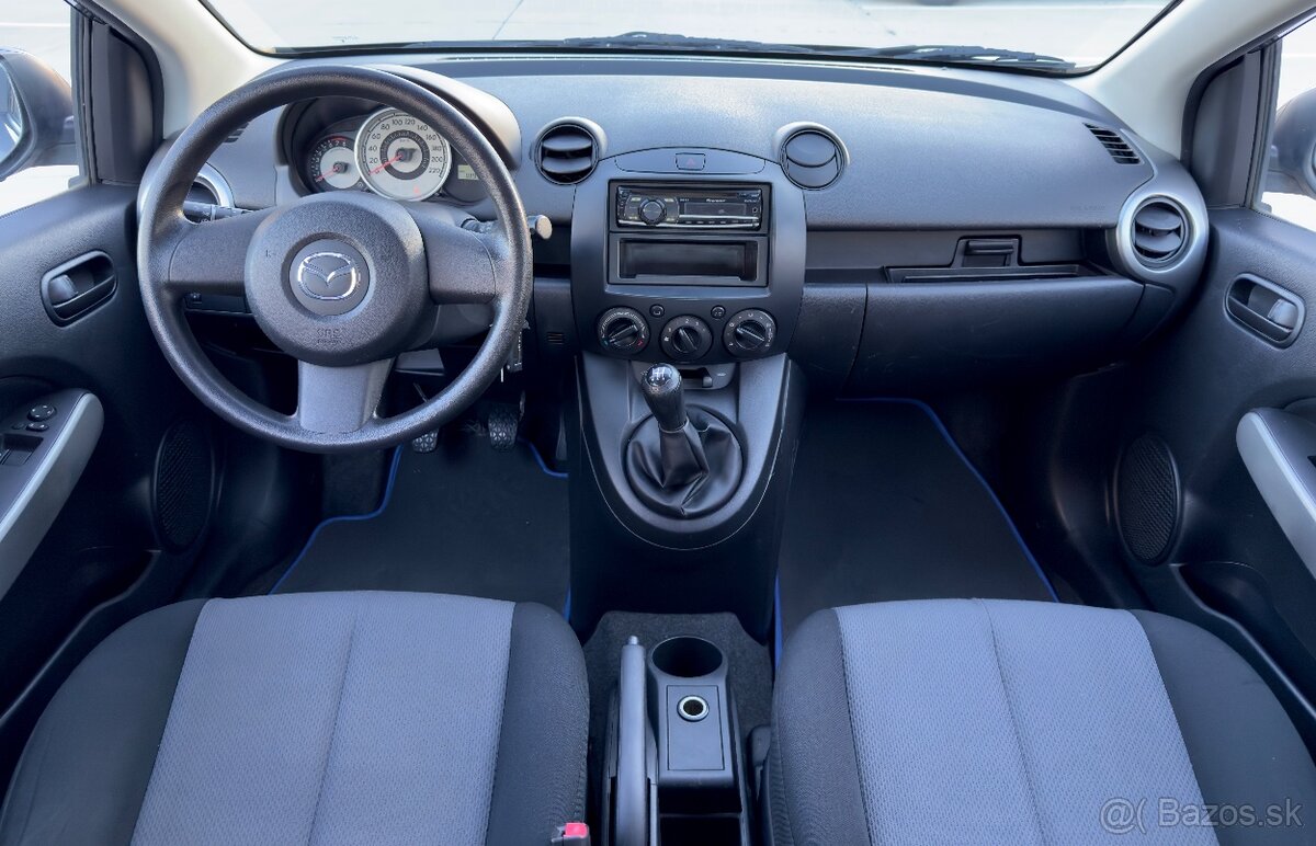 Mazda 2 1,3 benzín 79 000km / NOVÁ STK a EK - 11
