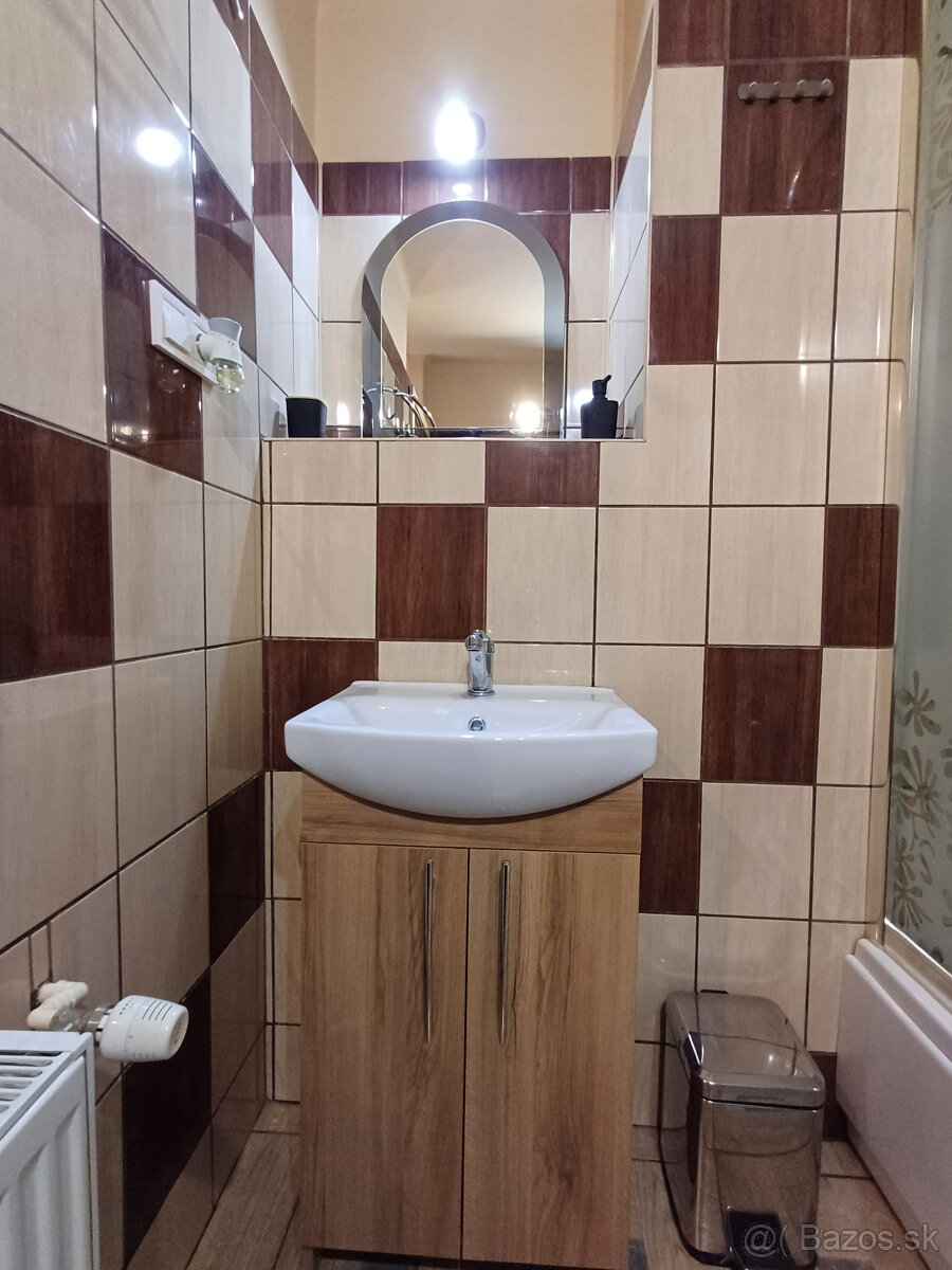 2-Izbovy byt v Komarne na prenajom. - 11