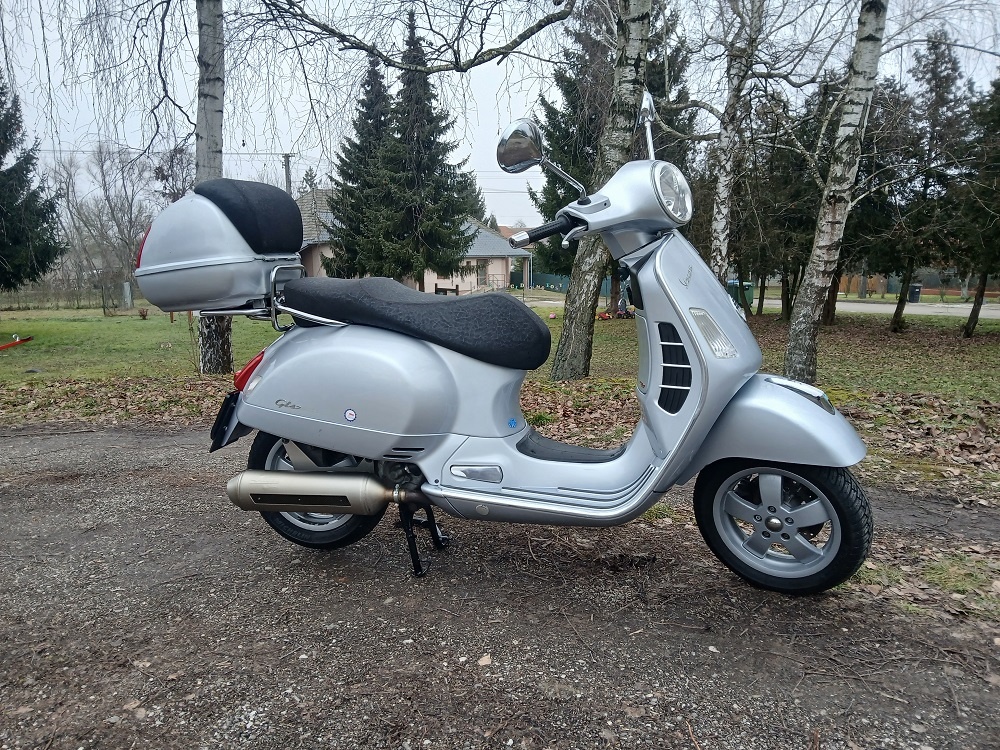 Piaggio Vespa GTS 250 - 11