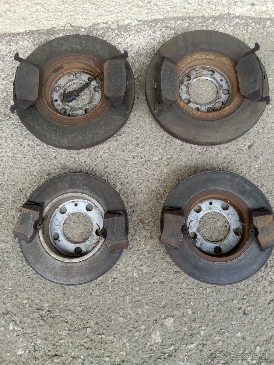 Rozpredám golf 4 1.9tdi 66kw r.v.2001 - 11