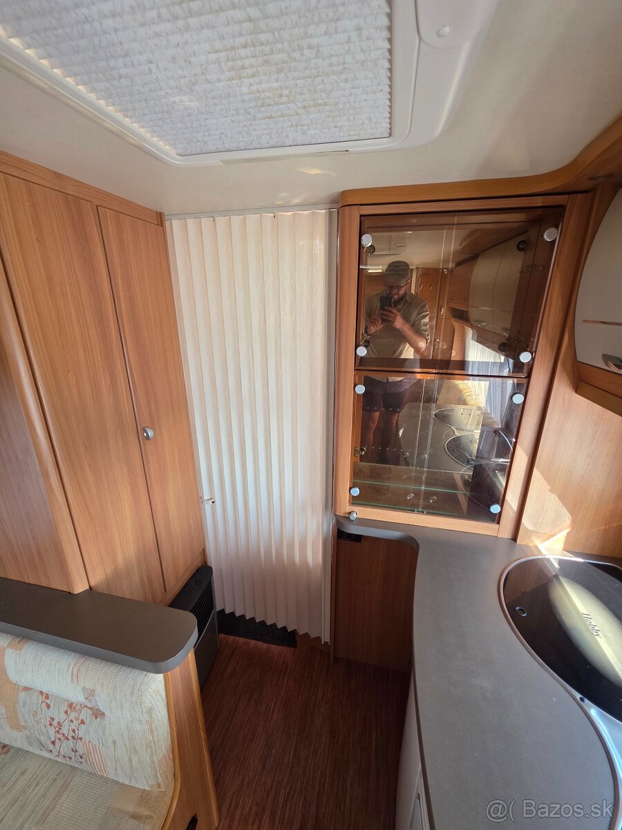 Obytny prives Hobby 540 KMFE - solarny panel, mover - 11