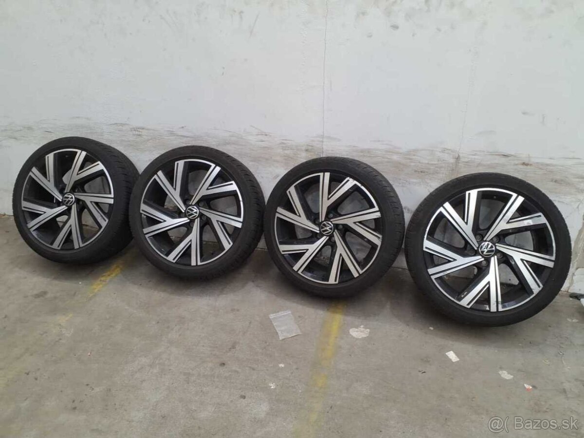 VW Golf VIII Variant R-Line 110KW - 11