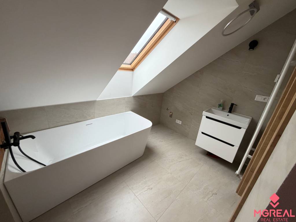 3 izbovy byt centrum Topoľčany / PRENAJOM - 11