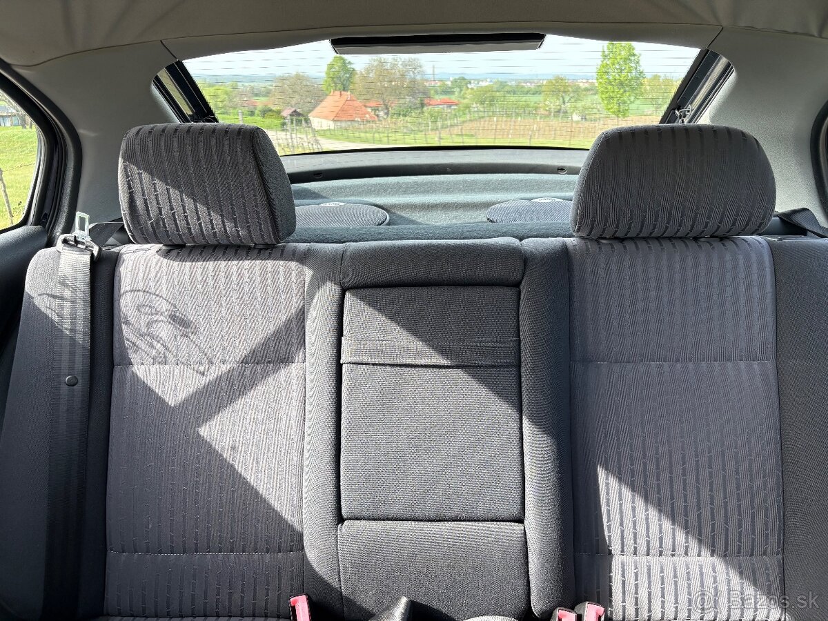 ŠKODA OCTAVIA 2.0 MPi - 11