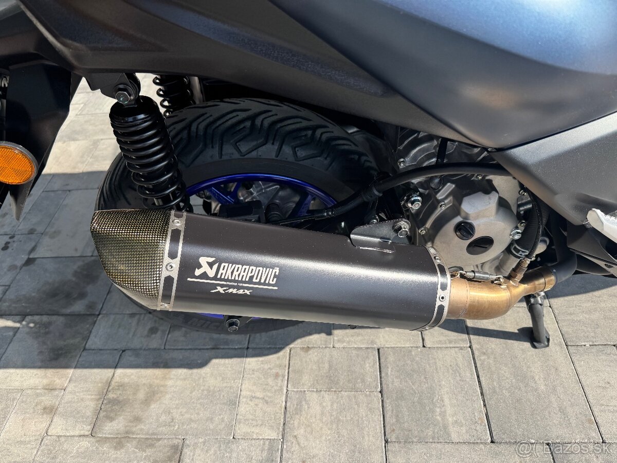 Yamaha X Max 300 AKRAPOVIČ - 11