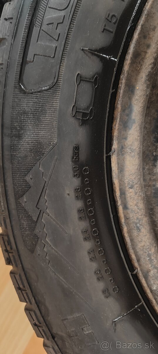 Predám 4 zimné pneumatiky s diskami Škoda octavia 2 - 11