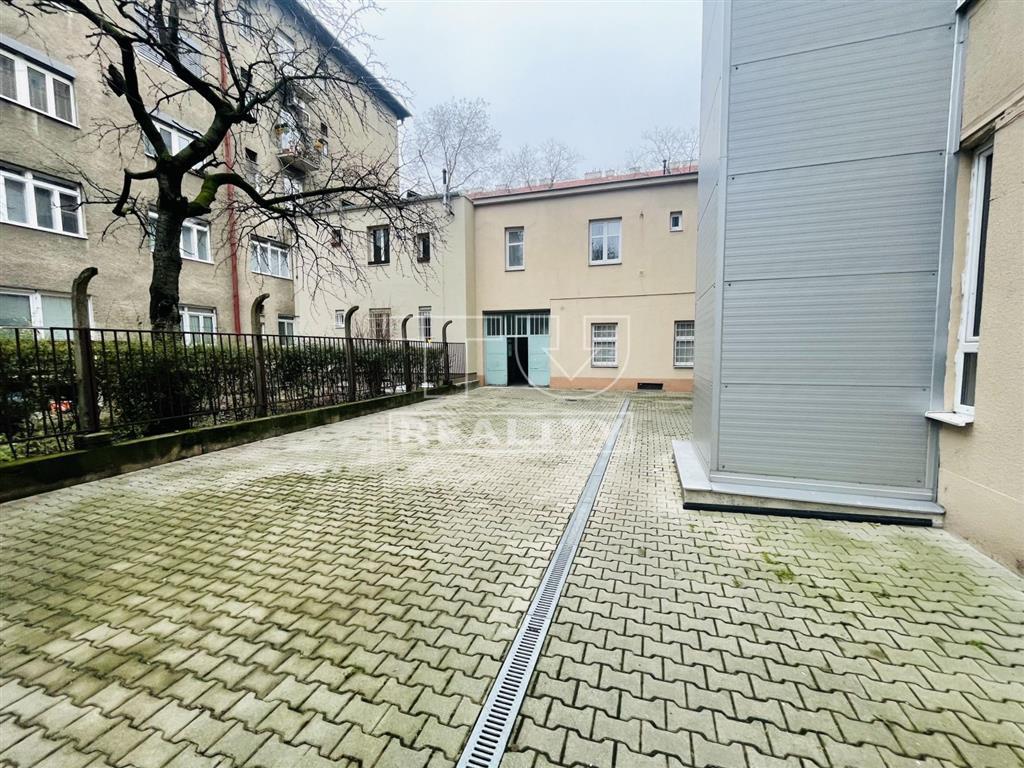 Predaj 2.izbového bytu v blízkosti Tehelného pola.55m2 - 11