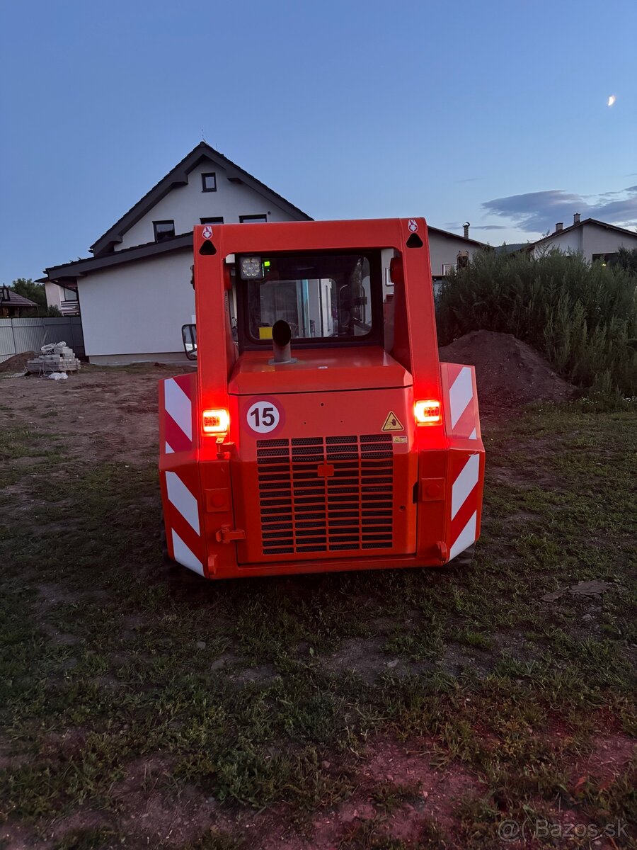 Šmykom riadený nakladač Locust 753 - 11