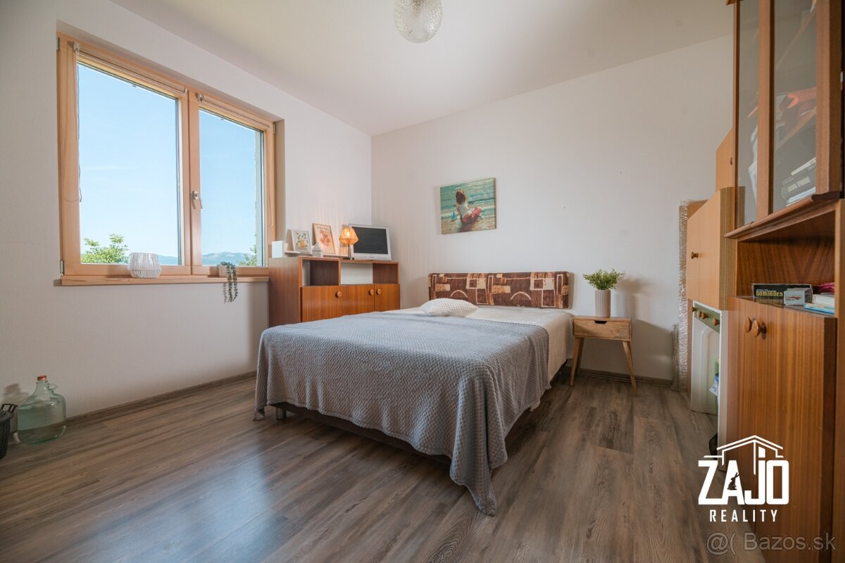 RD s pozemkom 2 533 m² a výhľadom na Vršatec Ilava - 11