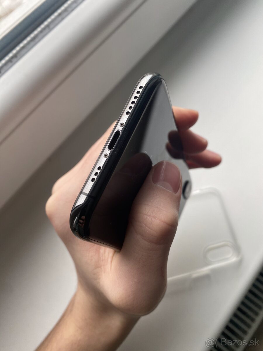 VYNIKAJÚCI STAV iPhone Xs - 11