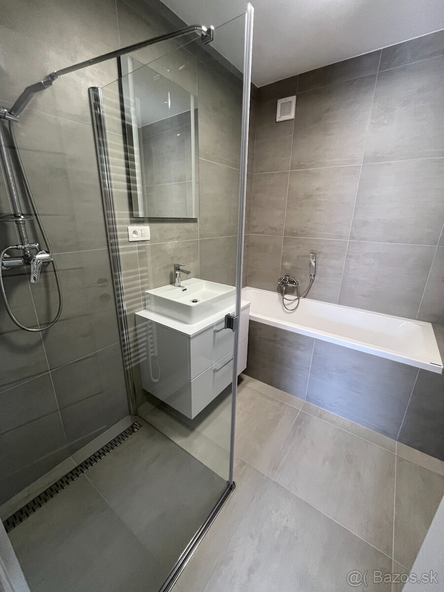 3 izb. byt s vlastným pozemkom + 2 parkovacie miesta - 11