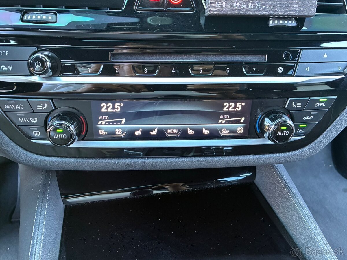 BMW Řada 5 M550i,xDrive,Full LED,Webasto - 11