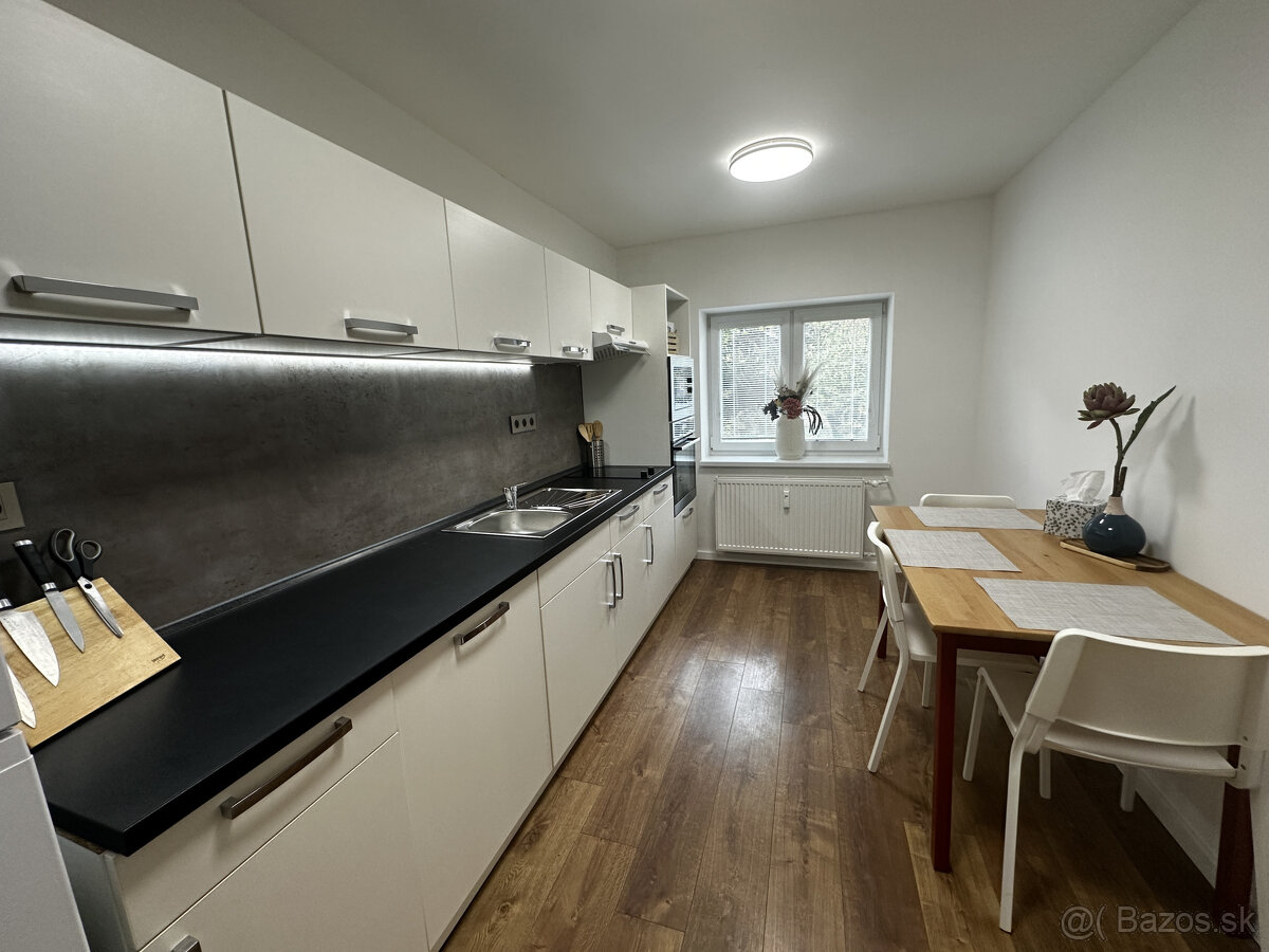 Zariadený moderný 2 izbový byt Pribinove sady - 11