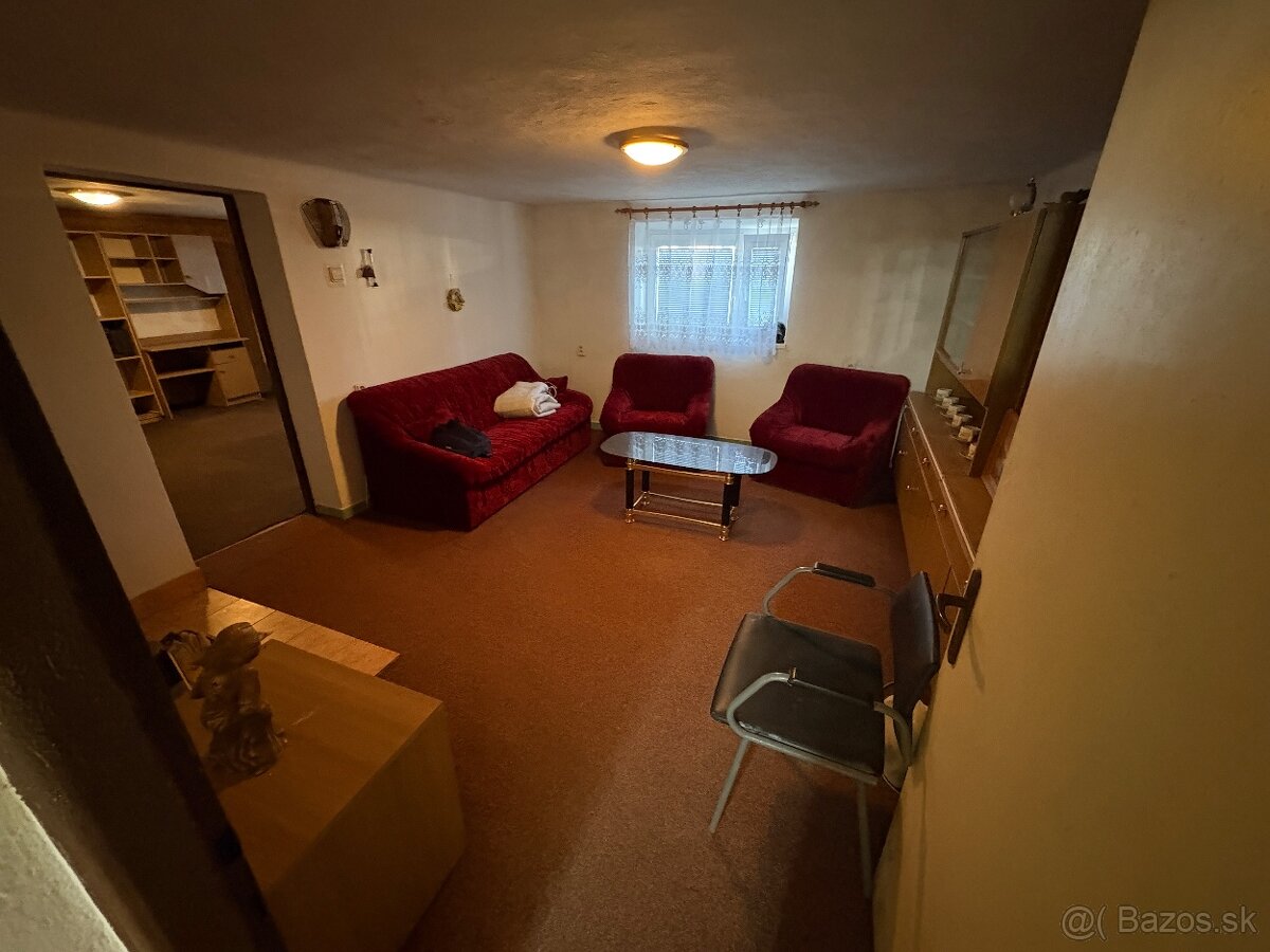 Predám veľký rodiny dom - 11