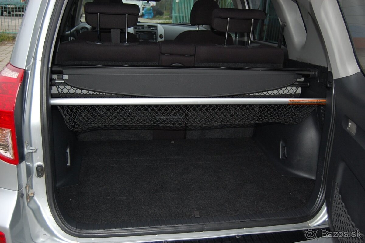 Toyota RAV4 2.0 benzín - 11
