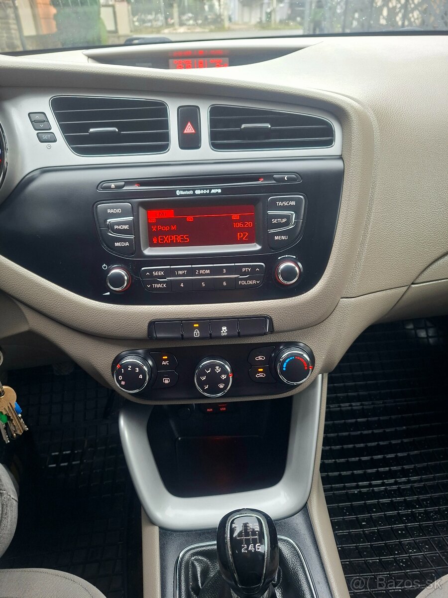 Kia Ceed 1.6 GDI 99kw Benzín 2014 Exclusive - 11