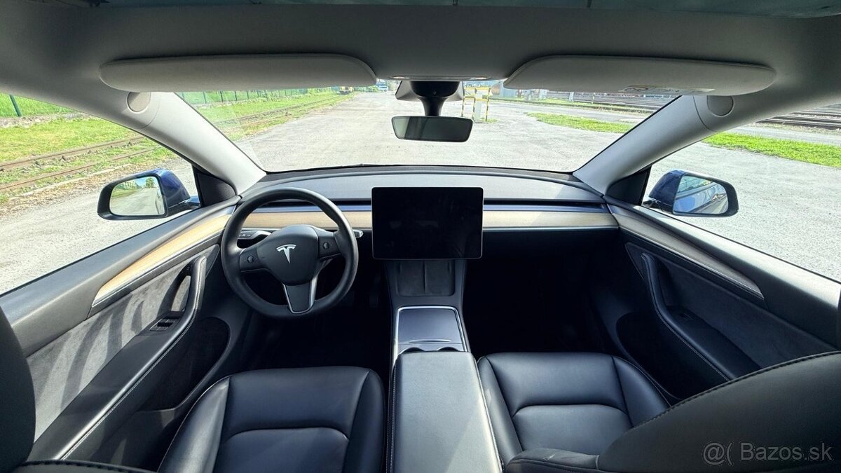 Tesla model Y - 11
