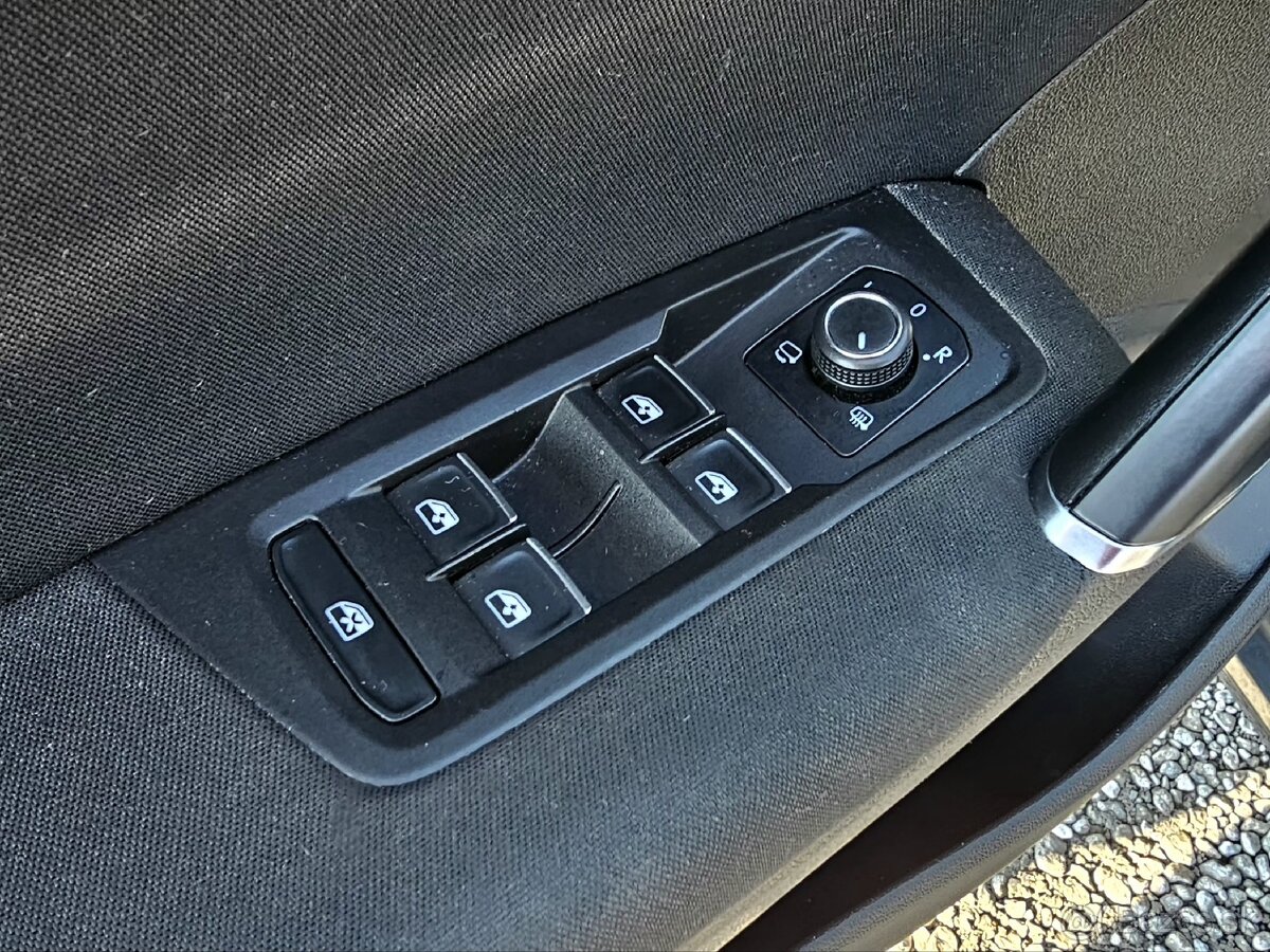 Volkswagen Touran 2.0 TDi Highline DSG - 11