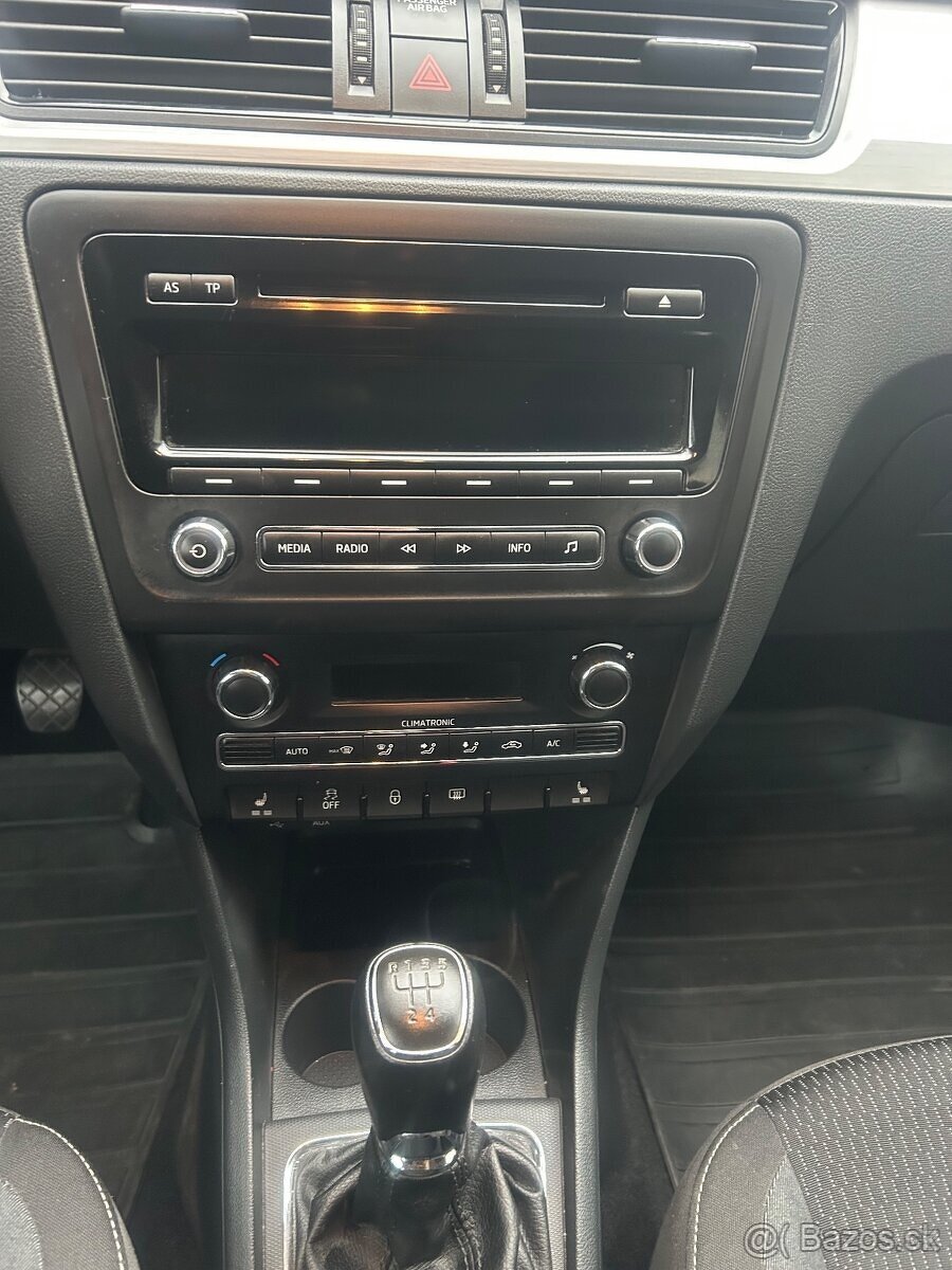 ŠKODA RAPID SPACEBACK 1.2TSI 63KW R.11/2013 - 11