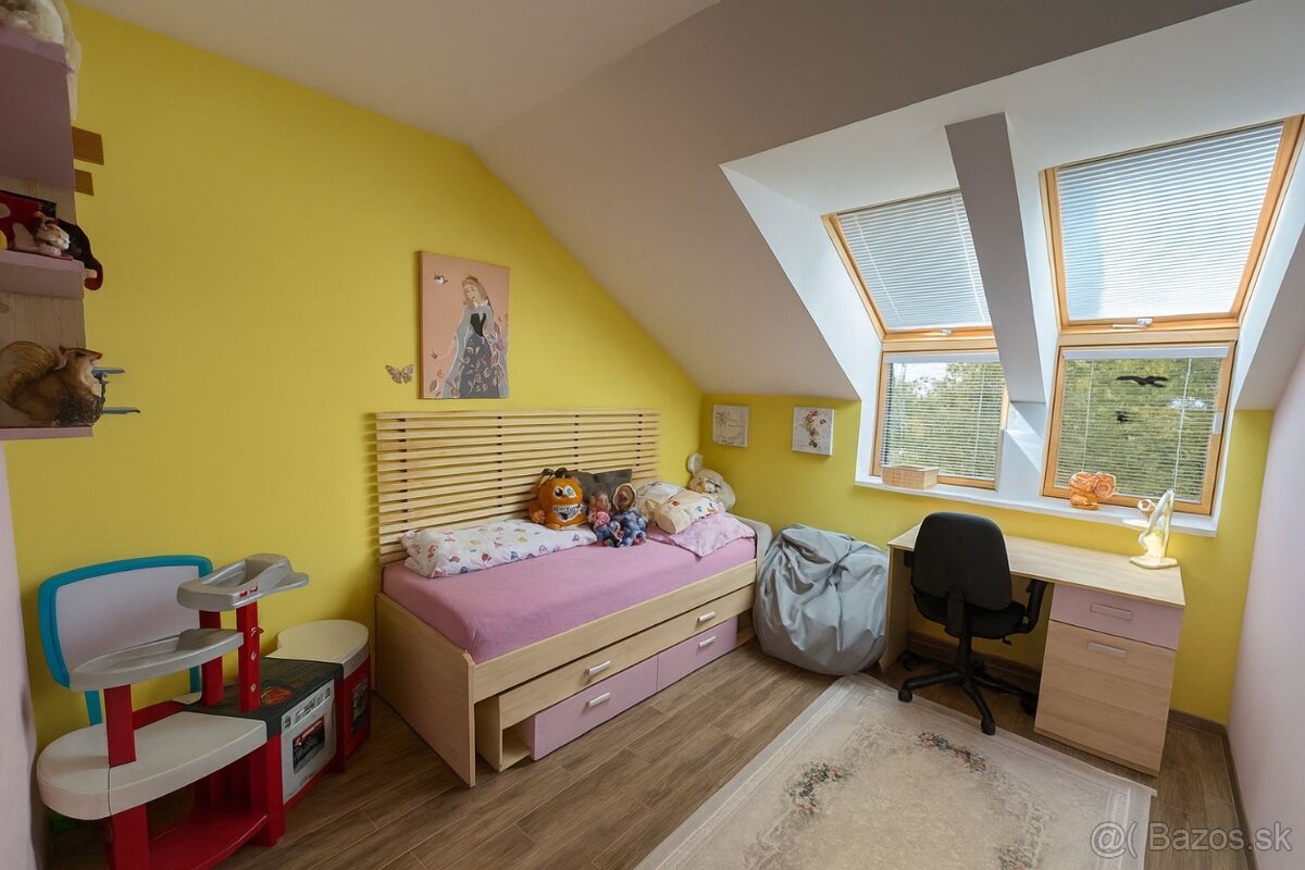 Krásny dom s bazénom, garážou a altánkom ZNÍŽENÁ CENA - 11