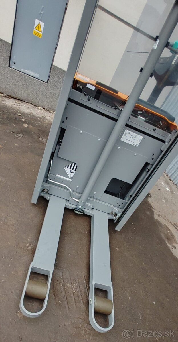 Elektricky paletovy vozik Jungheinrich EJC 212 Li-on (Nova) - 11