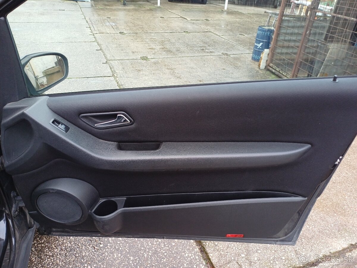 Predám Mercedes-Benz A, 1.4 benzín, 3-dverový,rok výroby 200 - 11