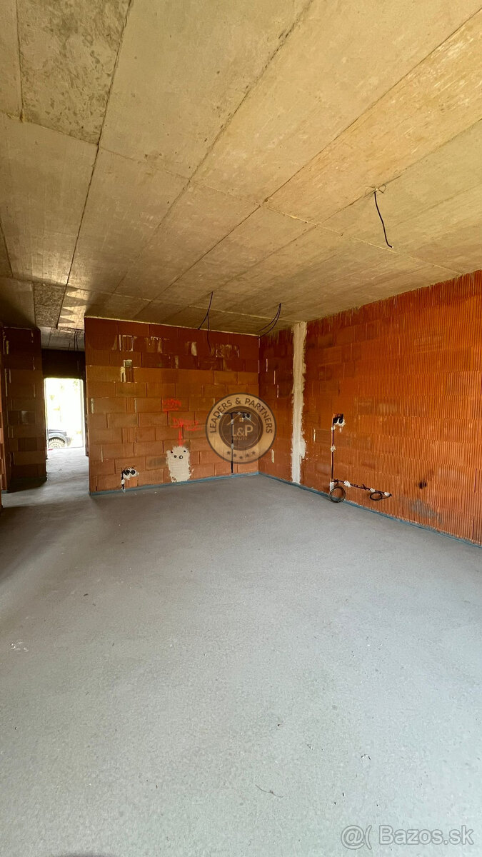 NA PREDAJ-Moderný 4-izbový holobyt v novostavbe v Lipanoch - 11