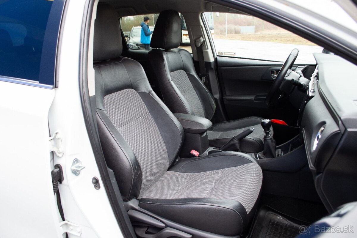 Toyota Auris 1.6 l D-4D - 11