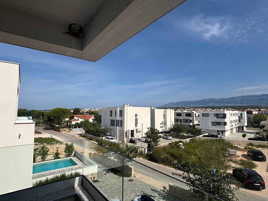 Chorvátsko-Trojizbový apartmán s veľkou terasou blízko pláže - 11