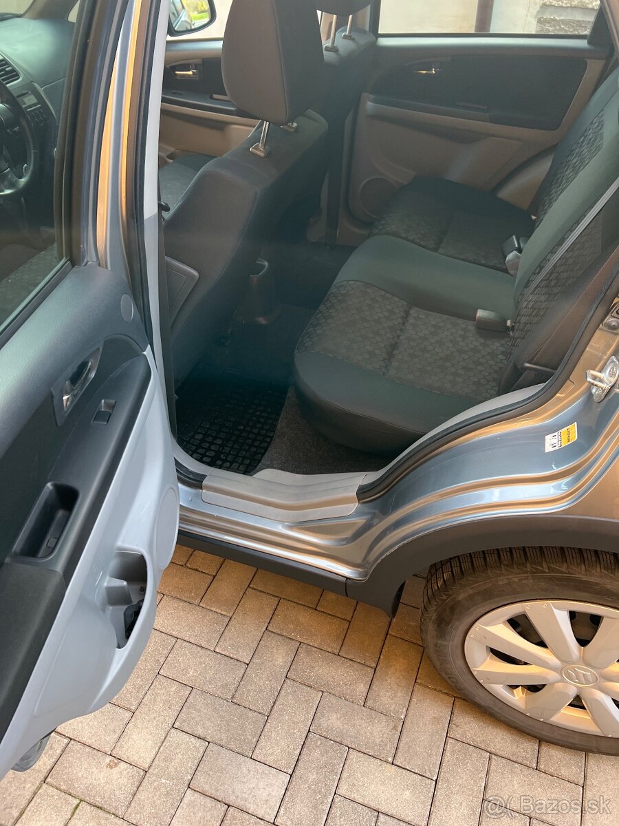 Suzuki Sx4 4x4 benzín kúpené-Sk original-km - 11