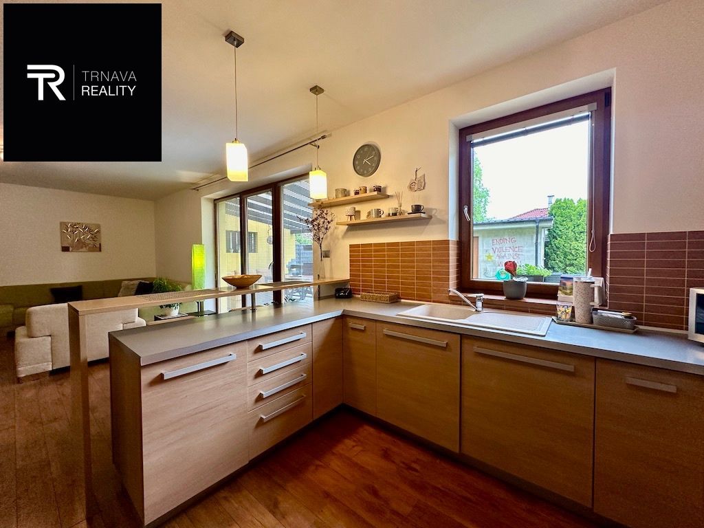 TRNAVA REALITY - Na predaj zariadený 5-izbový RD Leopoldov N - 11