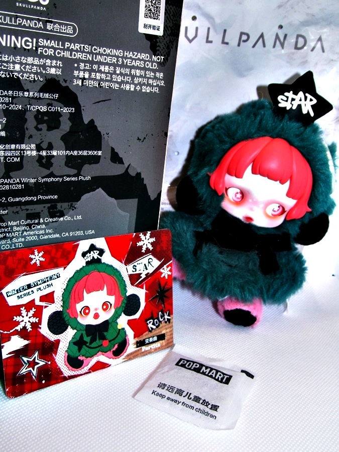 č.1 🐼POP MART SKULLPANDA plyšová panenka , přívěsek PARTITA - 11