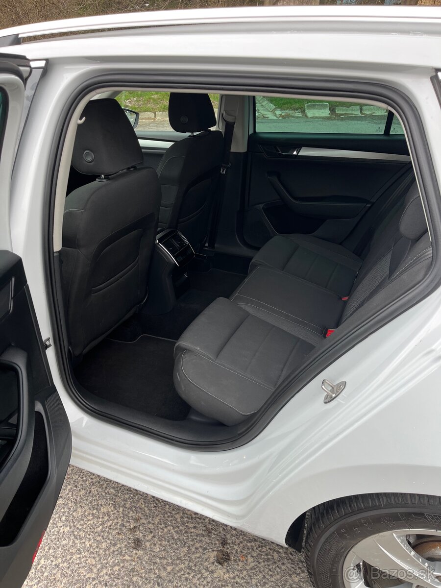 Skoda Superb Combi 2.0TDI DSG - 11