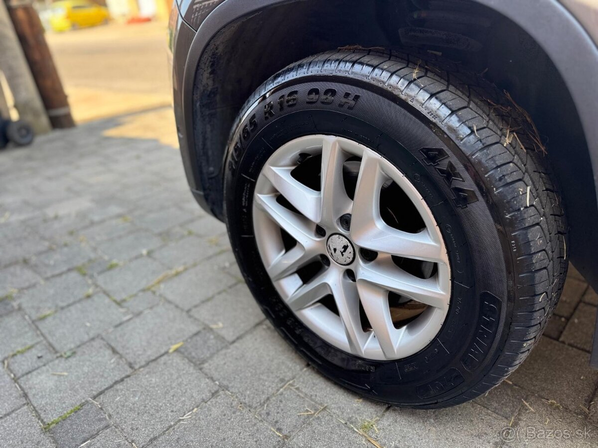 Volkswagen Tiguan - 11