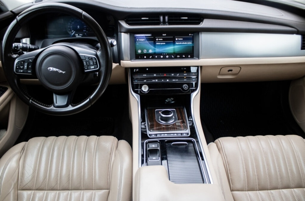 Jaguar XF 177kW (2017) - 11