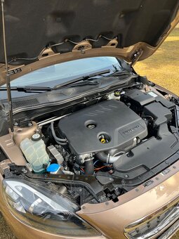 Predám Volvo V40 CC D2 A/T 1,6/84kW - 11