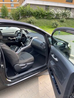 Toyota Auris 2010 2.2d - 11