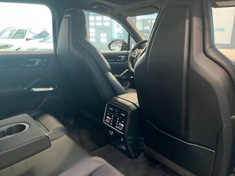 Porsche Cayenne Turbo - 11
